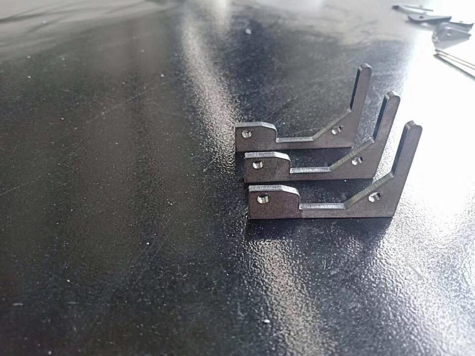 High Power 3015 2000W Metal Sheet Cnc Fiber Laser Cutting Machine అధిక శక్తి 3015 2000W మెటల్ షీట్ Cnc ఫైబర్ లేజర్ కట్టింగ్ మెషిన్