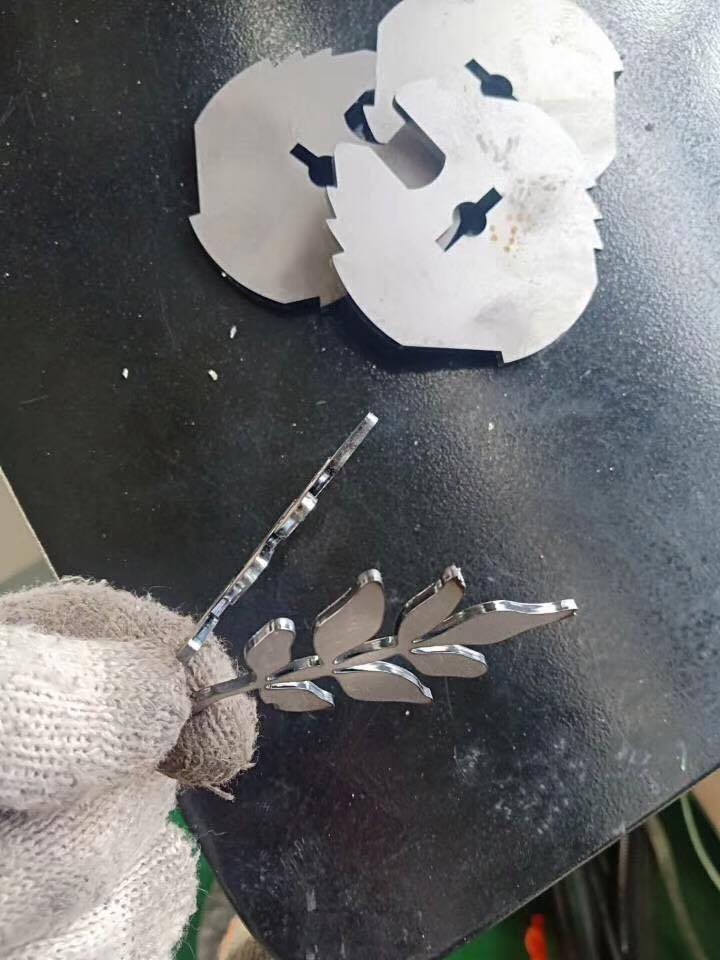 అధిక శక్తి 3015 2000W మెటల్ షీట్ Cnc ఫైబర్ లేజర్ కట్టింగ్ మెషిన్